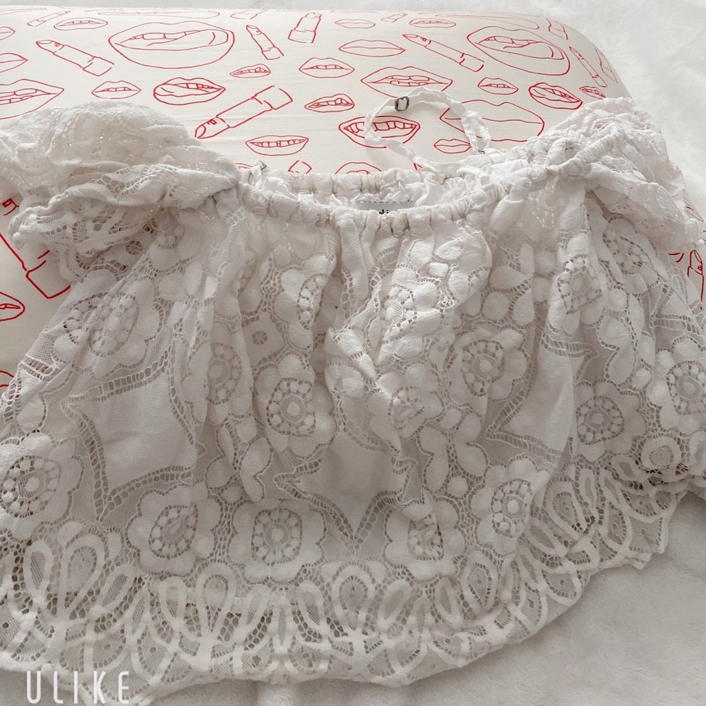 Abercrombie off shoulder white laced blouse